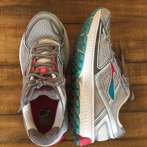 Brooke’s ghost running shoes. Size 7.5